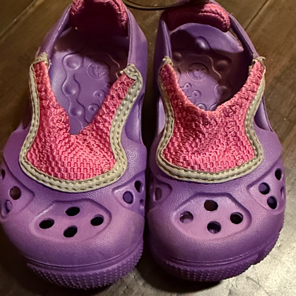 CROCS Kids Water Shoes in Purple and Pink